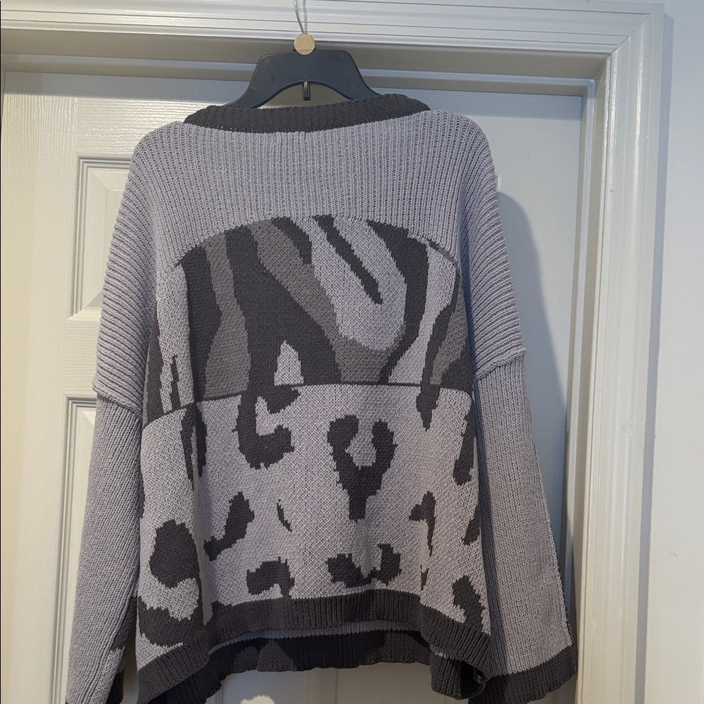 POL Charcoal & Light Gray Oversized Relaxed Boxy VNeck Sweater Medium - Picture 16 of 16